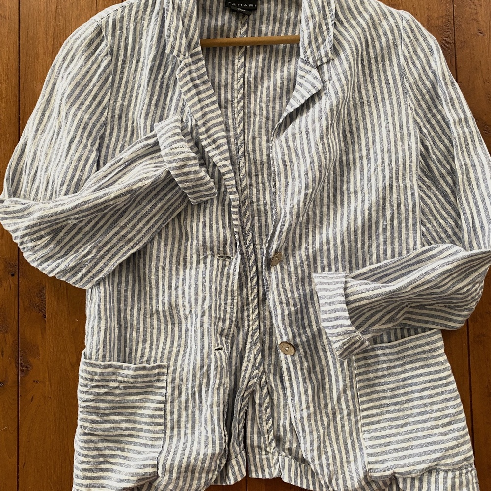 ❌ Sold ❌ Linen Jacket/Blazer with wood buttons